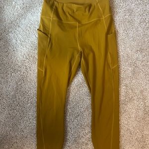 Fabletics Oasis High-Waisted Pocket Capri Leggings